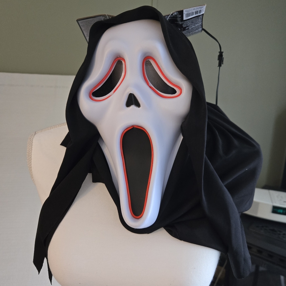 E.L. Ghost Face Halloween Light Up Mask From Scream Fun World NWT